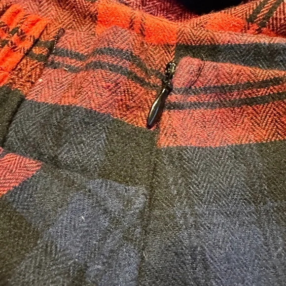 Red, blue and black plaid modern skirt. - Picture 6 of 9